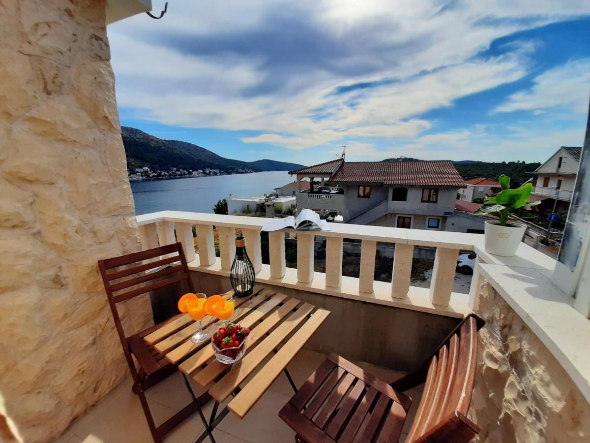 Holiday Beach House Apartment เกรบัชติซา ภายนอก รูปภาพ