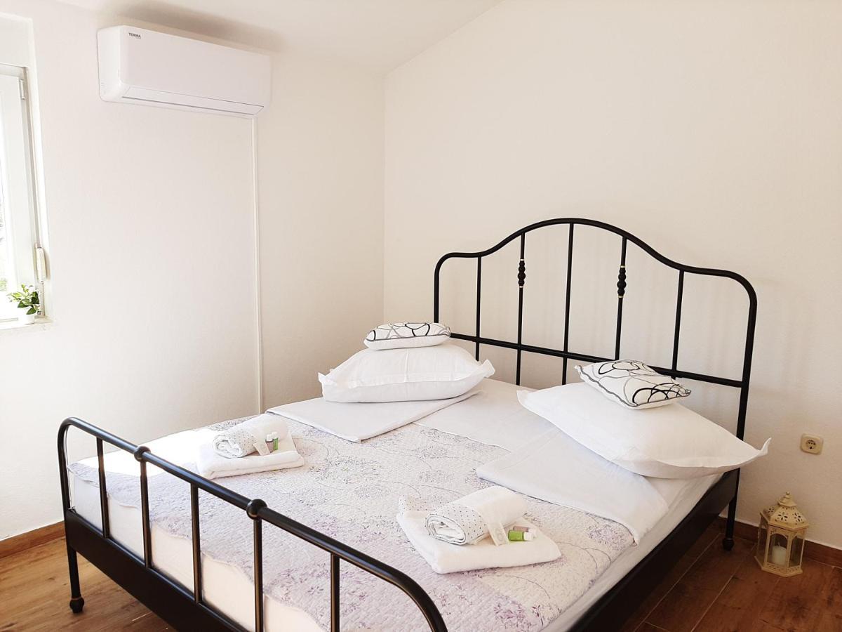 Holiday Beach House Apartment เกรบัชติซา ภายนอก รูปภาพ