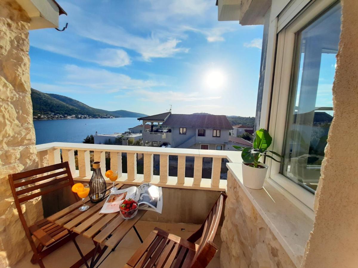 Holiday Beach House Apartment เกรบัชติซา ภายนอก รูปภาพ