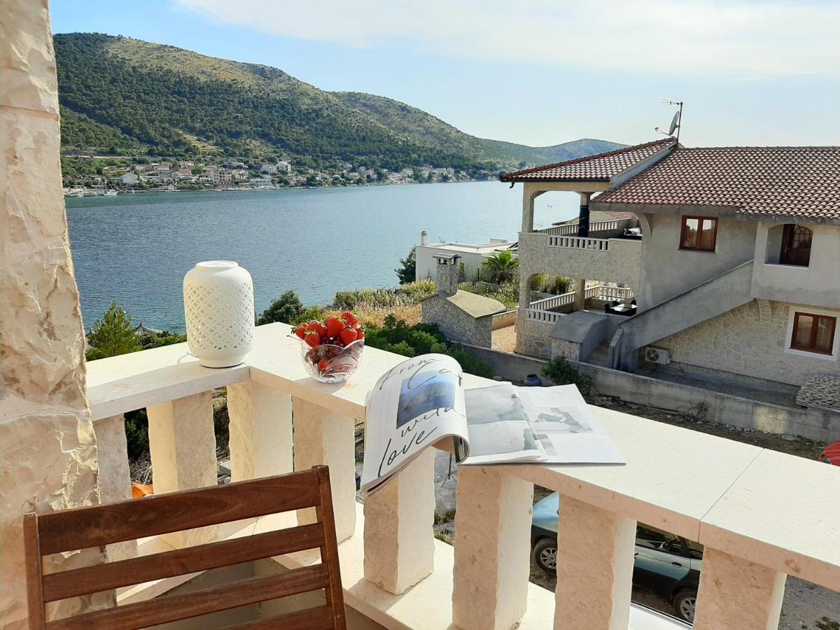 Holiday Beach House Apartment เกรบัชติซา ภายนอก รูปภาพ