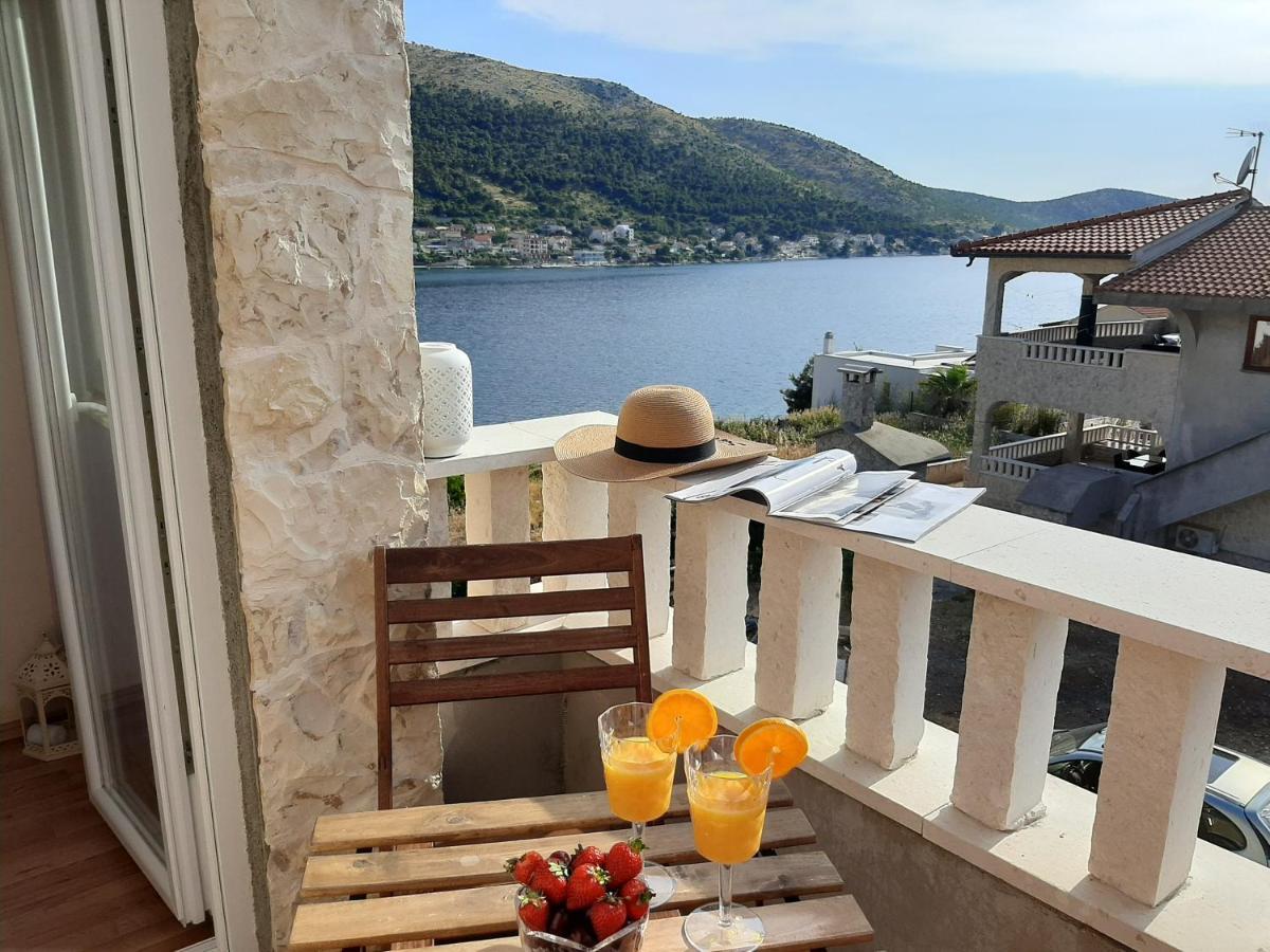 Holiday Beach House Apartment เกรบัชติซา ภายนอก รูปภาพ