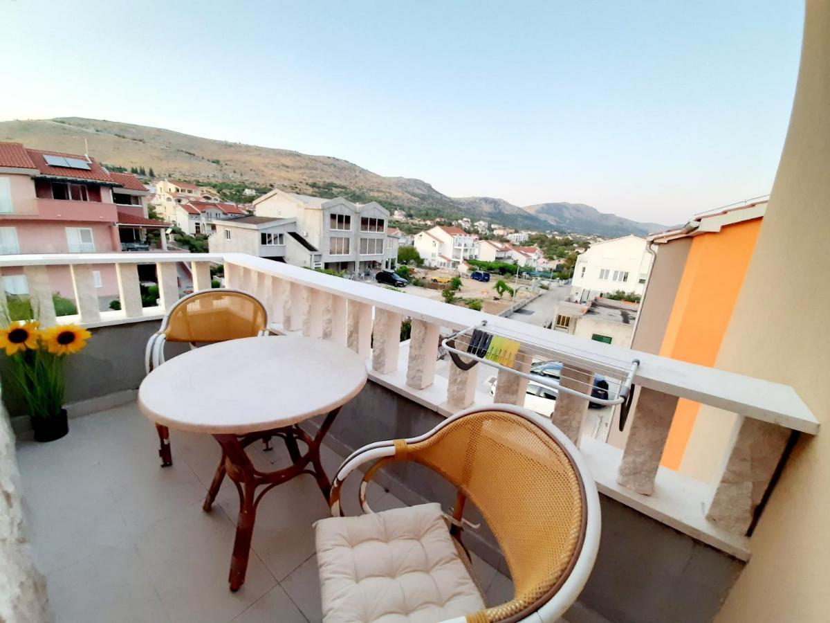 Holiday Beach House Apartment เกรบัชติซา ภายนอก รูปภาพ
