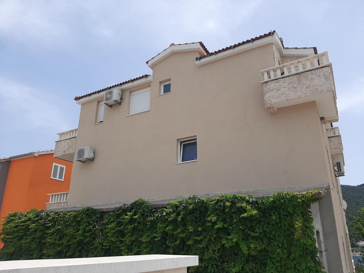 Holiday Beach House Apartment เกรบัชติซา ภายนอก รูปภาพ