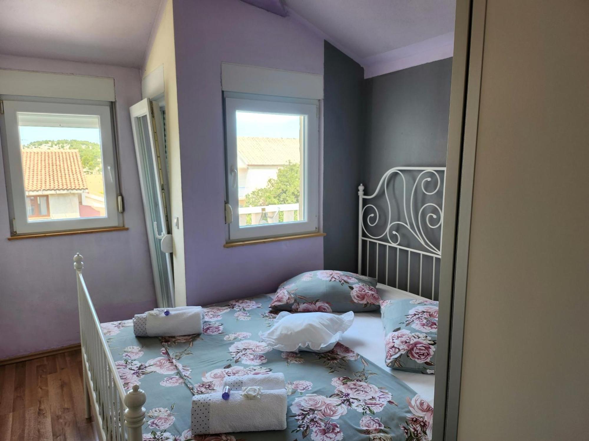 Holiday Beach House Apartment เกรบัชติซา ภายนอก รูปภาพ